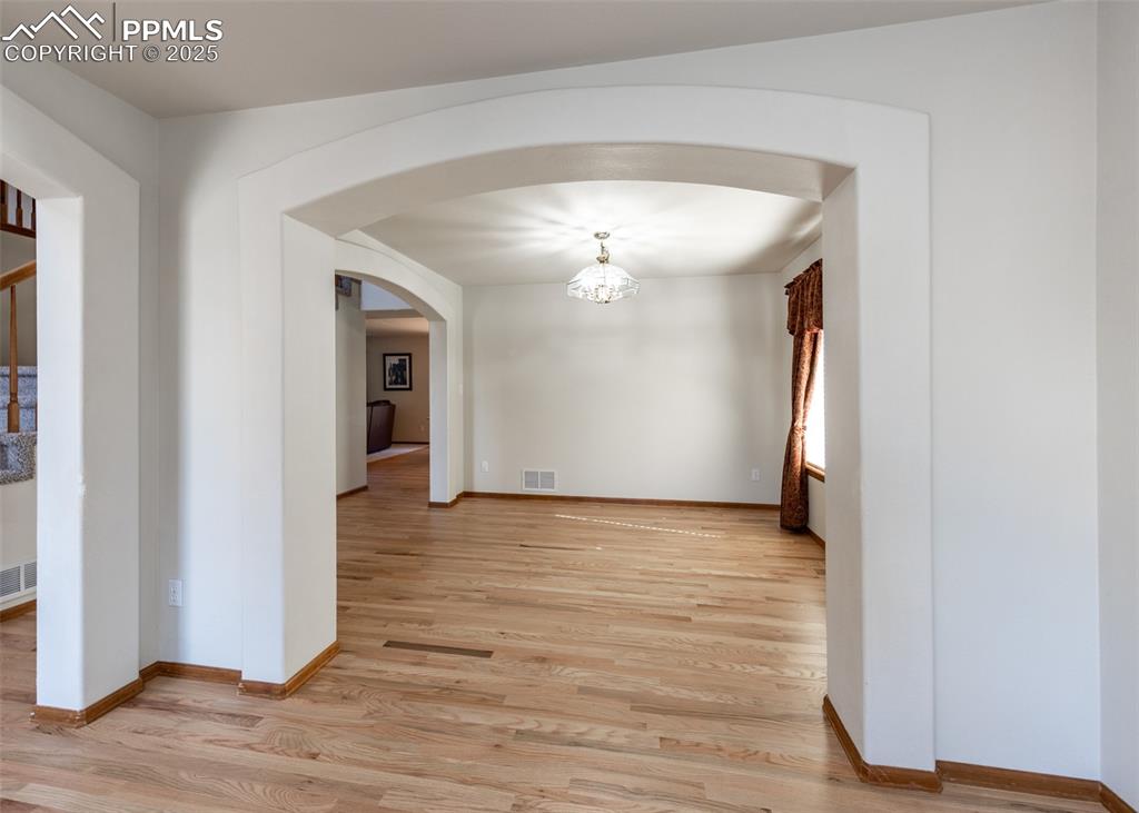 Image 7 of 37: Dining Room