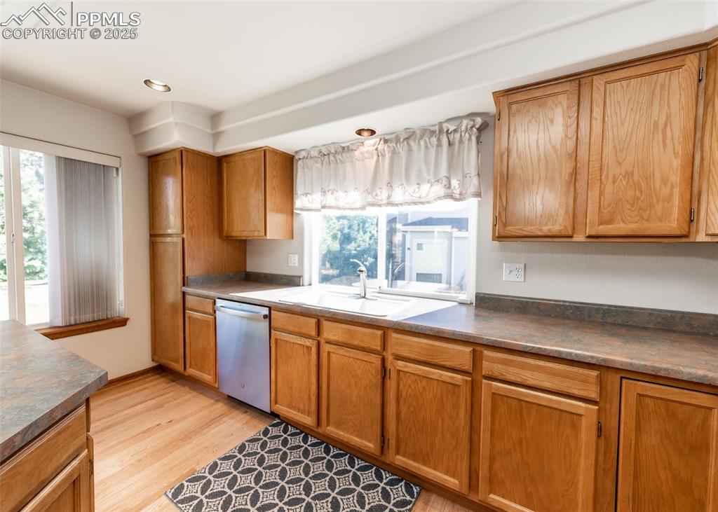 Image 8 of 37: Kitchen