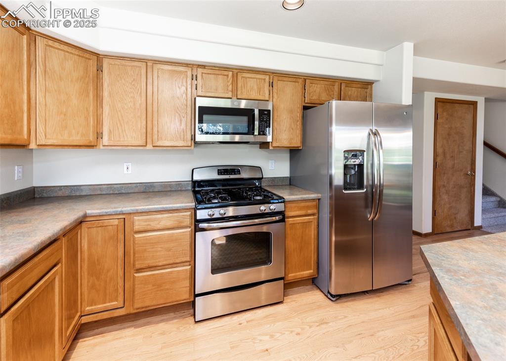 Image 9 of 37: Kitchen