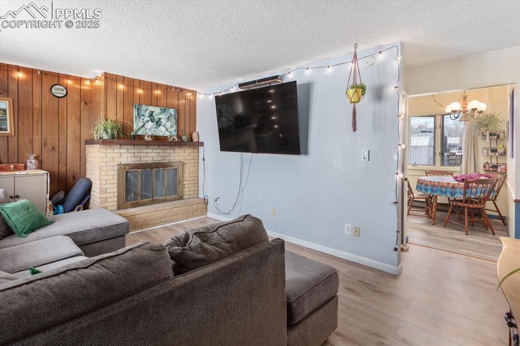 Image 4 of 26: Living Room