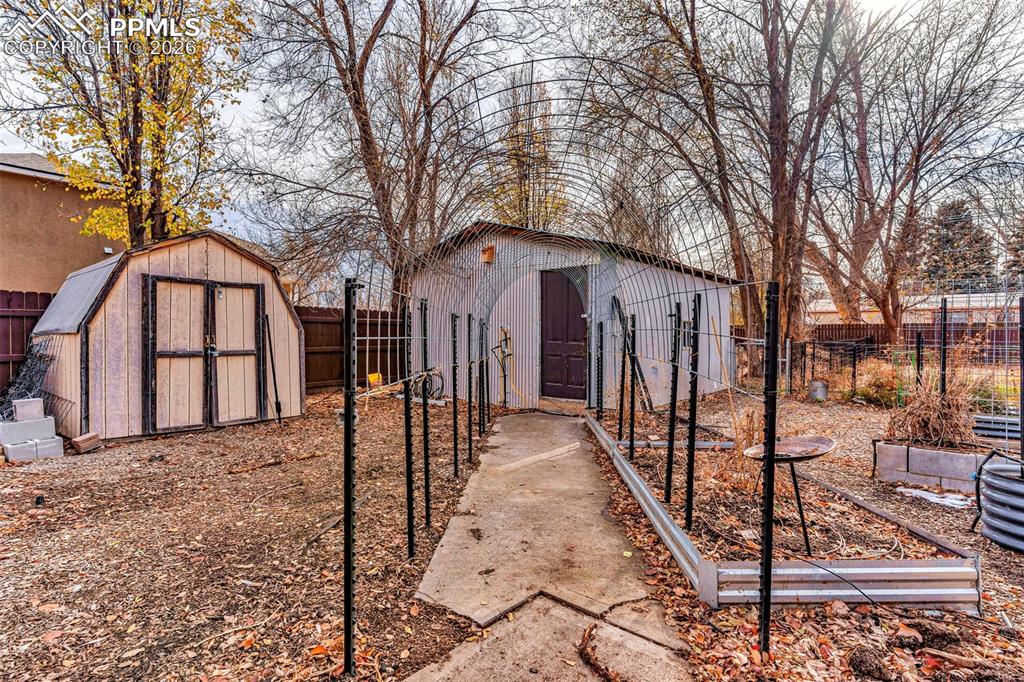 Image 40 of 50: No Description Available