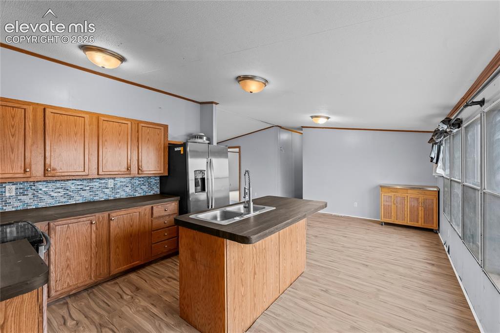 Image 10 of 32: Kitchen