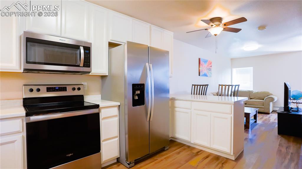 Image 11 of 25: Kitchen