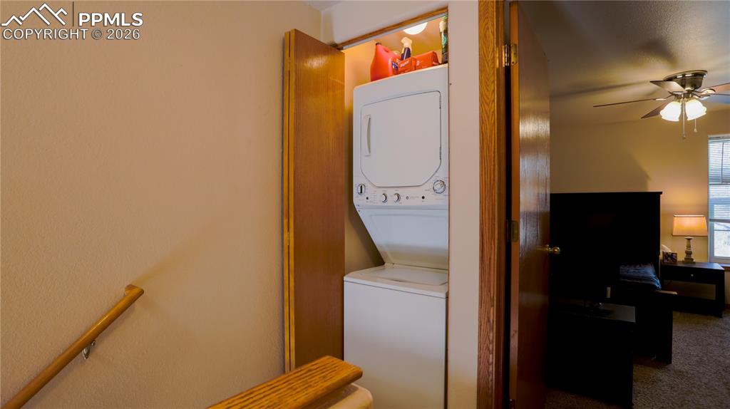 Image 13 of 25: Laundry