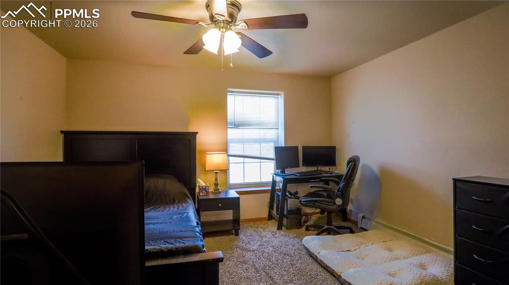 Image 14 of 25: Bedroom