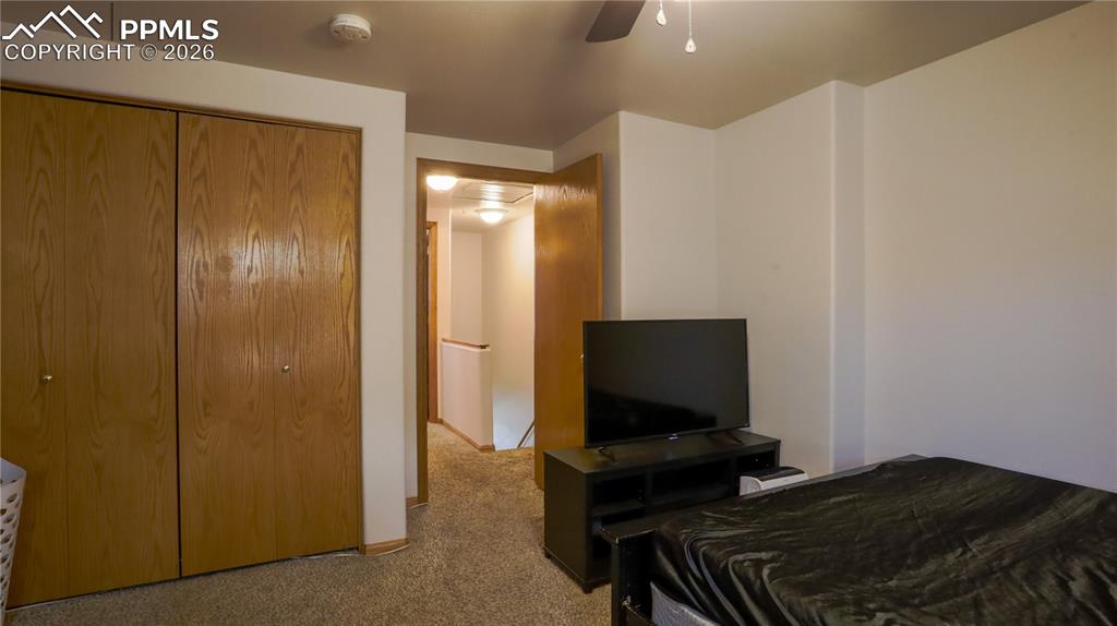 Image 16 of 25: Bedroom