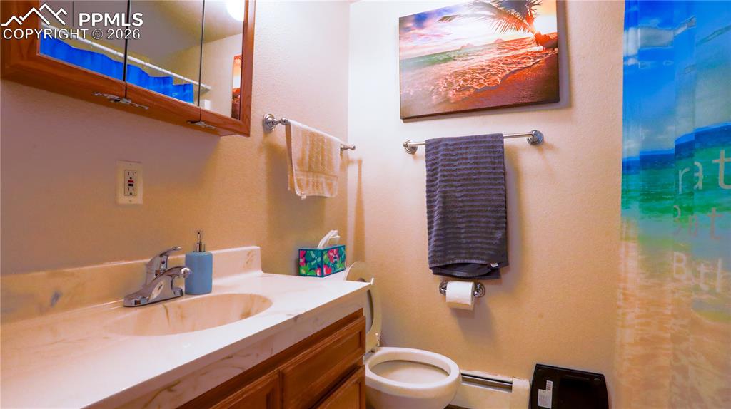 Image 22 of 25: Bathroom