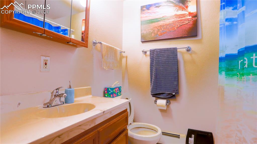 Image 23 of 25: Bathroom