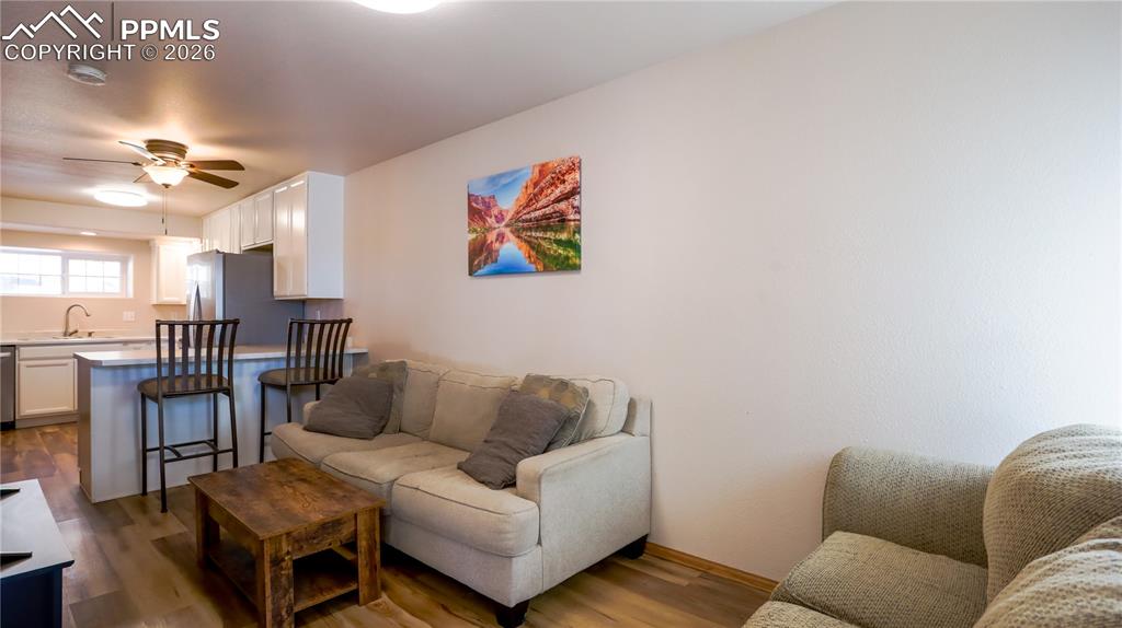 Image 5 of 25: Living Room