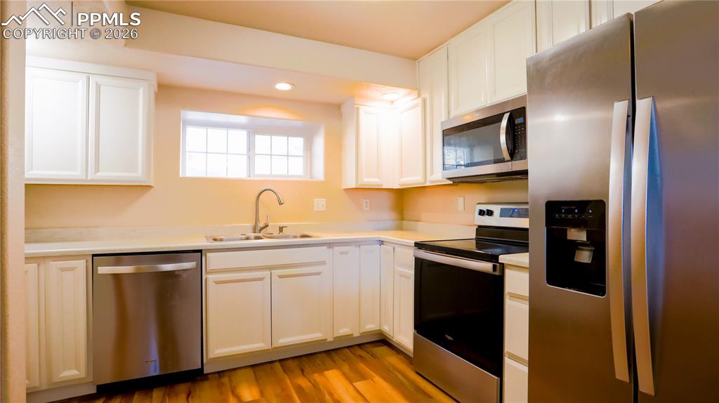 Image 9 of 25: Kitchen