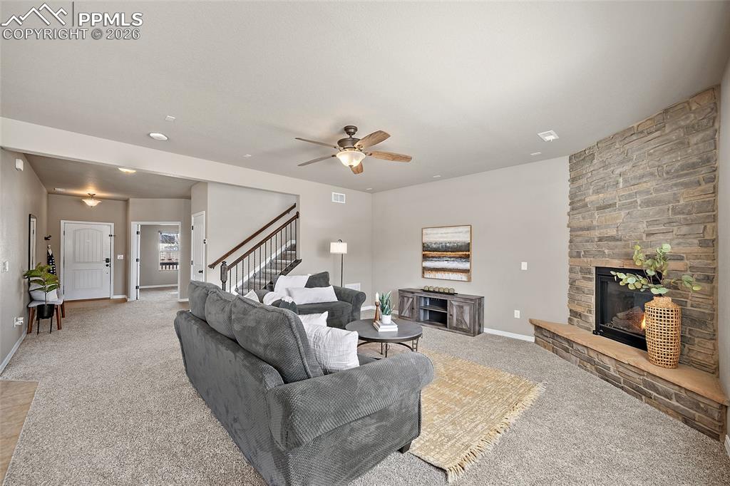 Image 10 of 50: Great Room