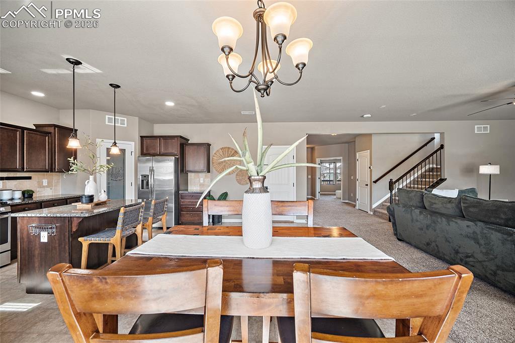 Image 14 of 50: Dining Area