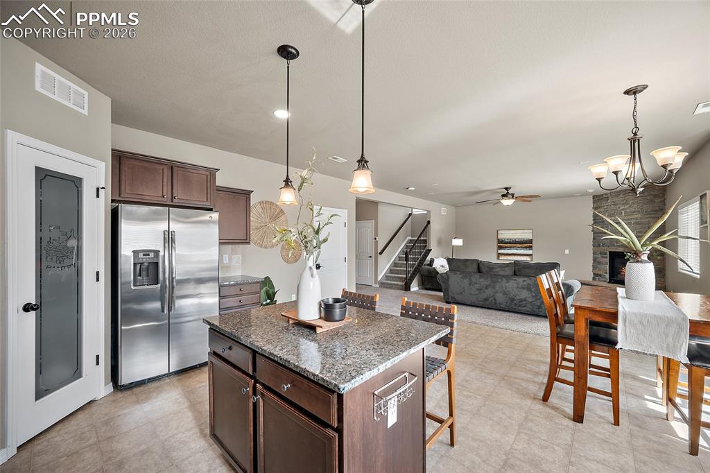 Image 18 of 50: Kitchen