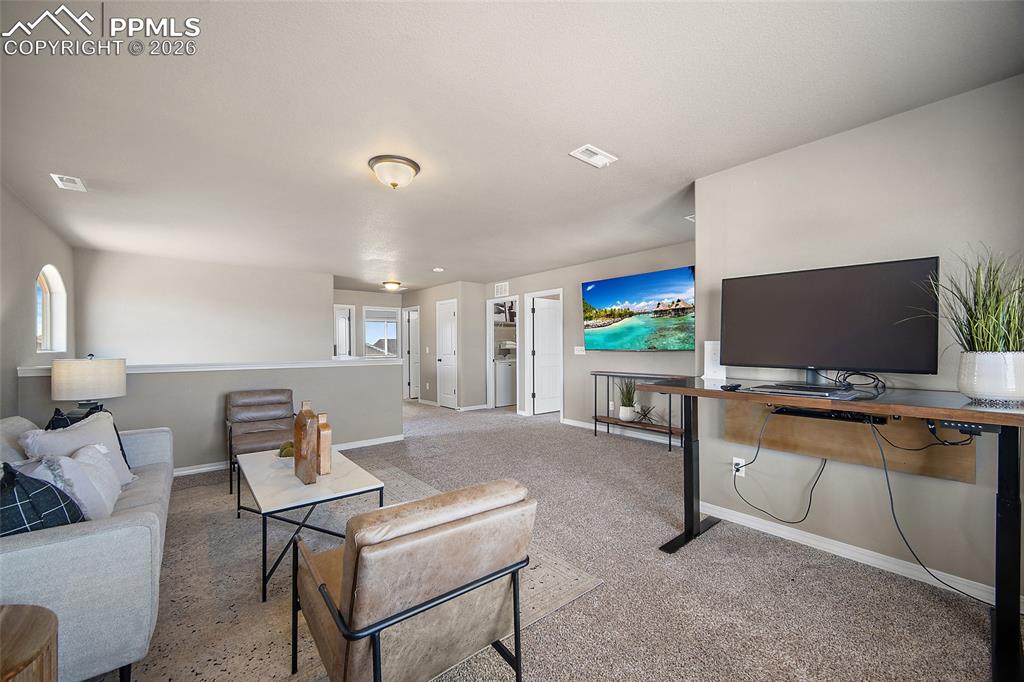 Image 21 of 50: Loft