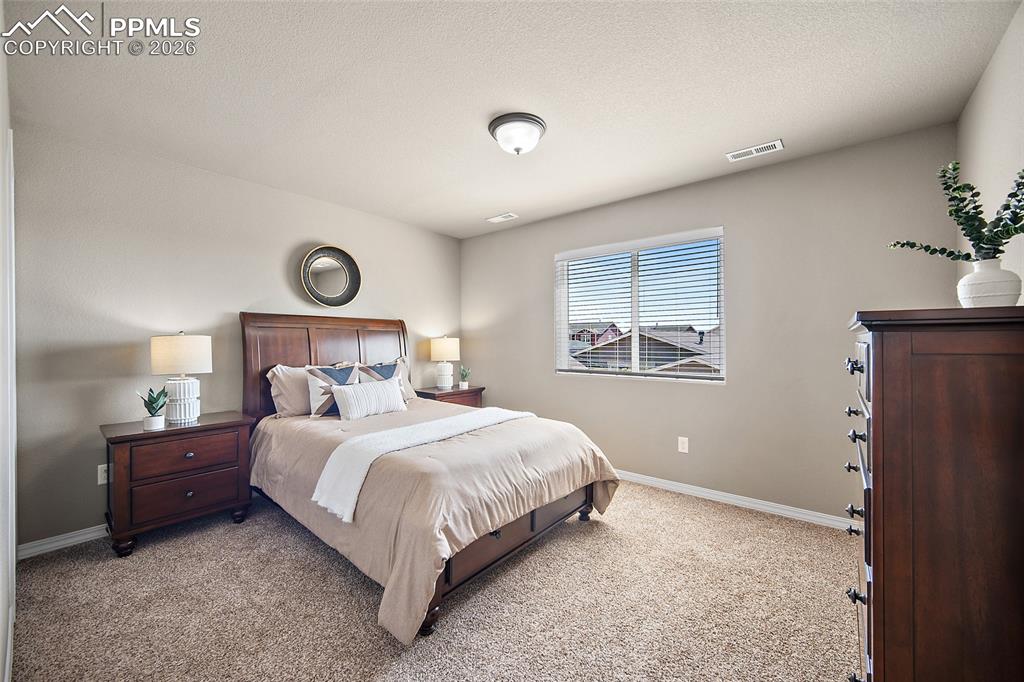 Image 36 of 50: Bedroom