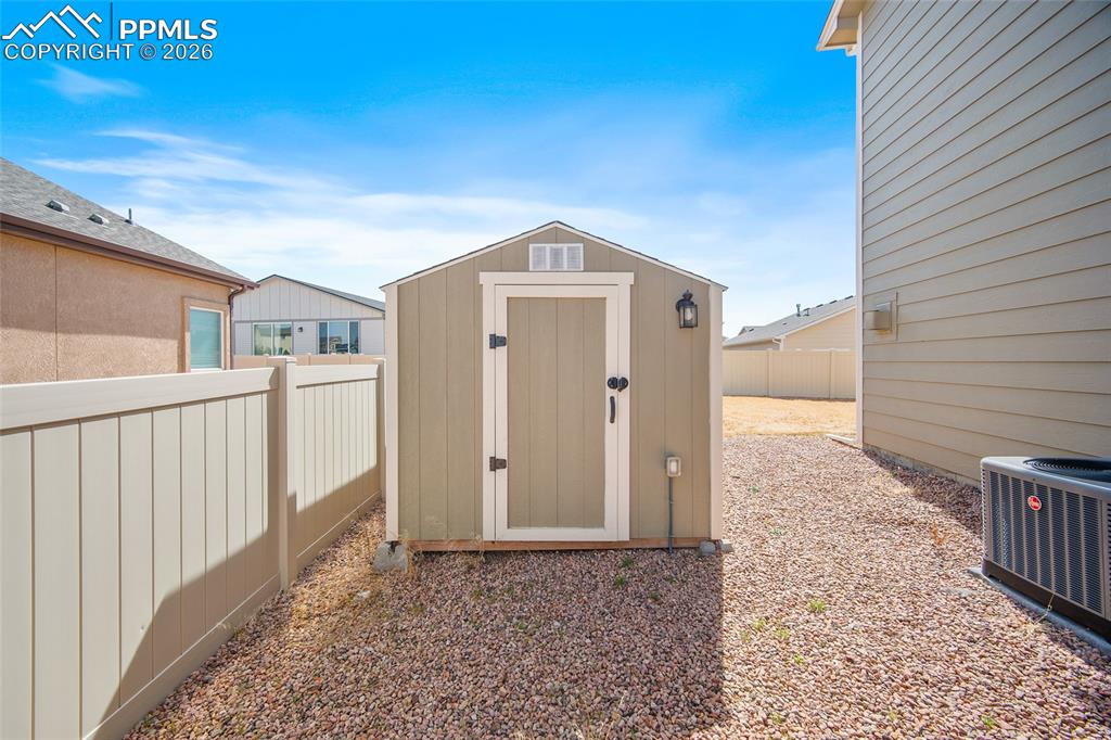 Image 39 of 50: Storage