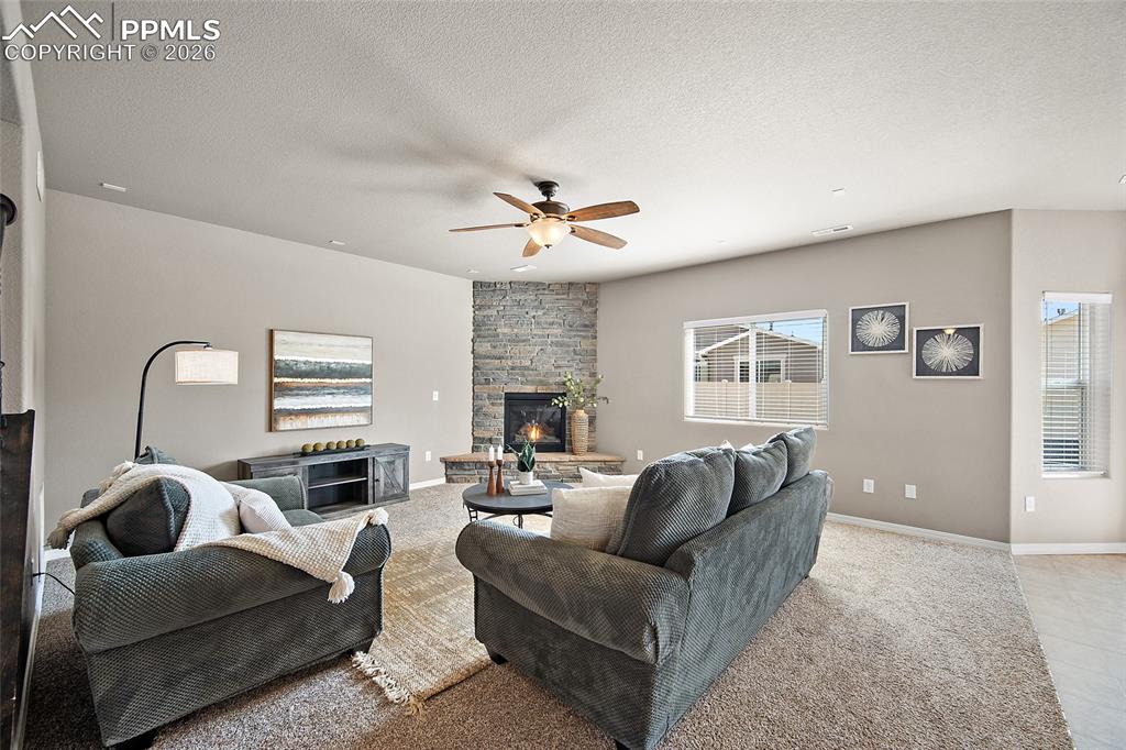 Image 9 of 50: Great Room