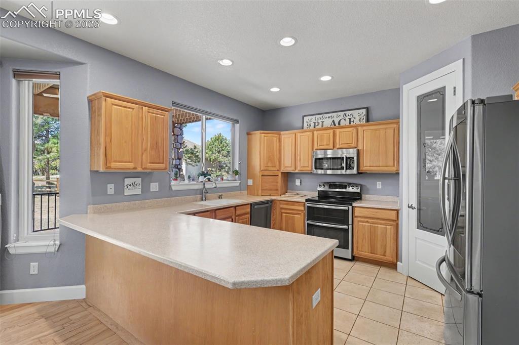 Image 11 of 45: Kitchen