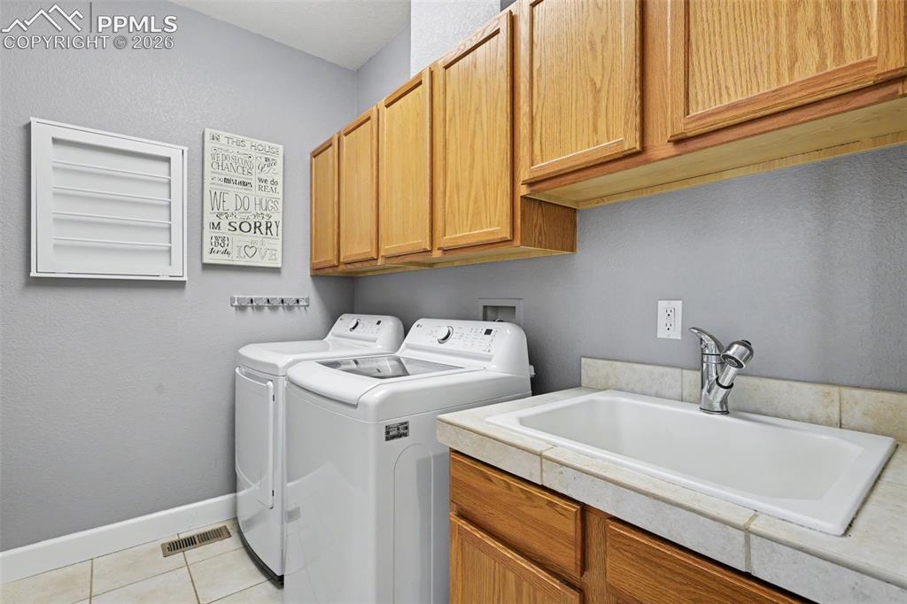 Image 16 of 45: Main Level Laundry
