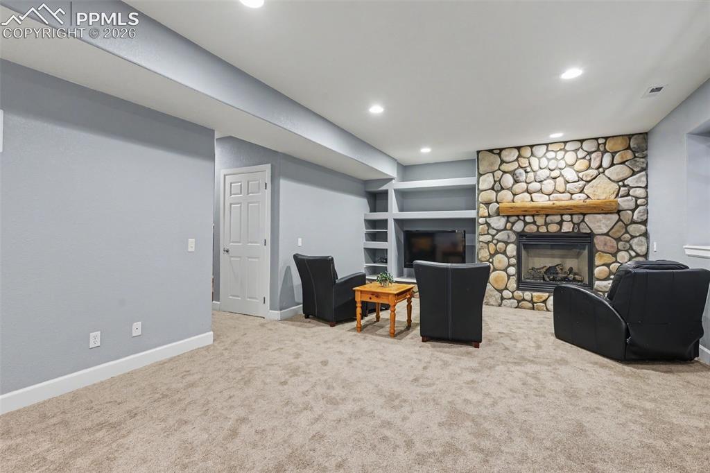 Image 32 of 45: Family Room