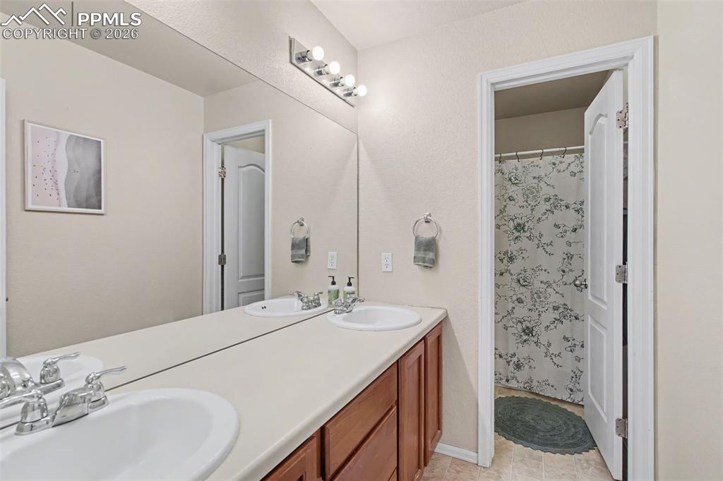 Image 19 of 34: Upstairs hallway bathroom