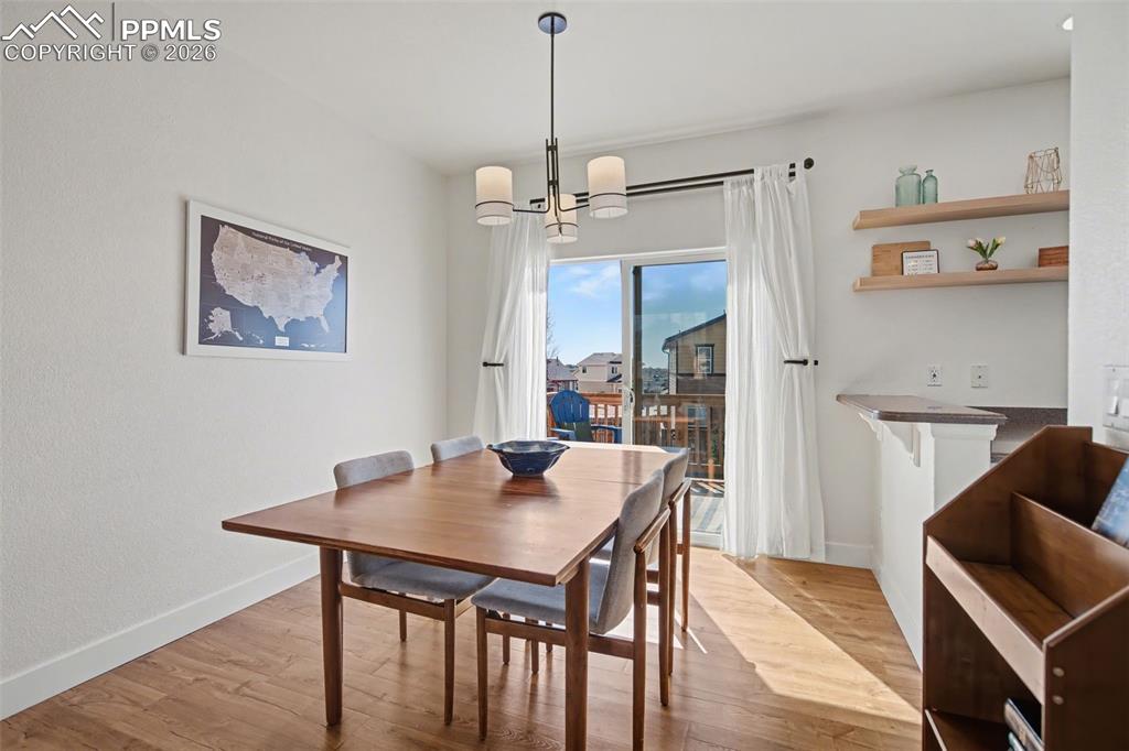 Image 7 of 34: Dining Area