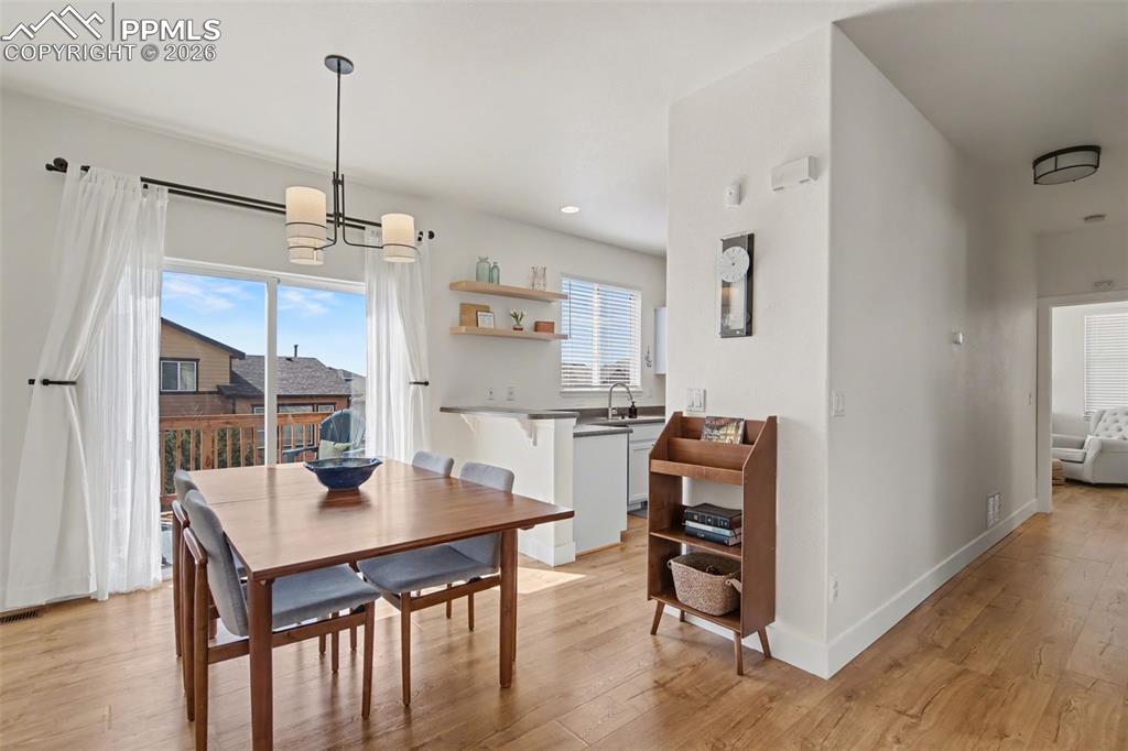 Image 8 of 34: Dining Area