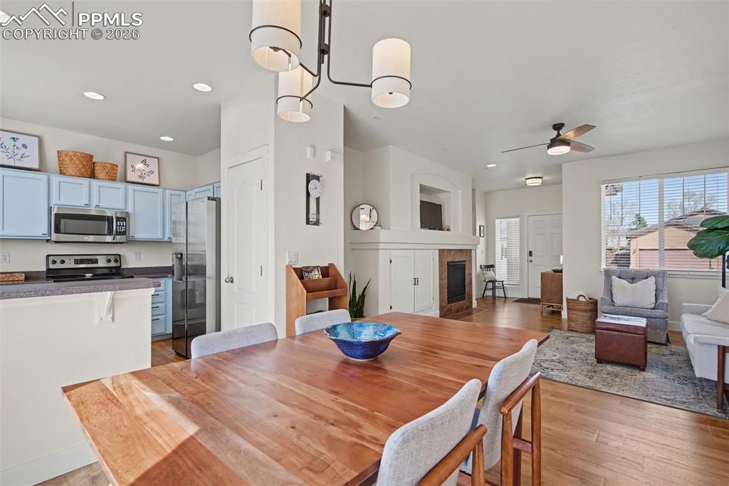 Image 9 of 34: Dining Area