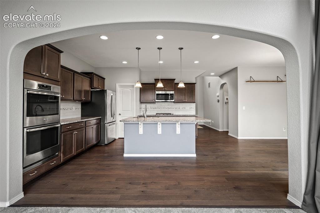 Image 10 of 50: Kitchen