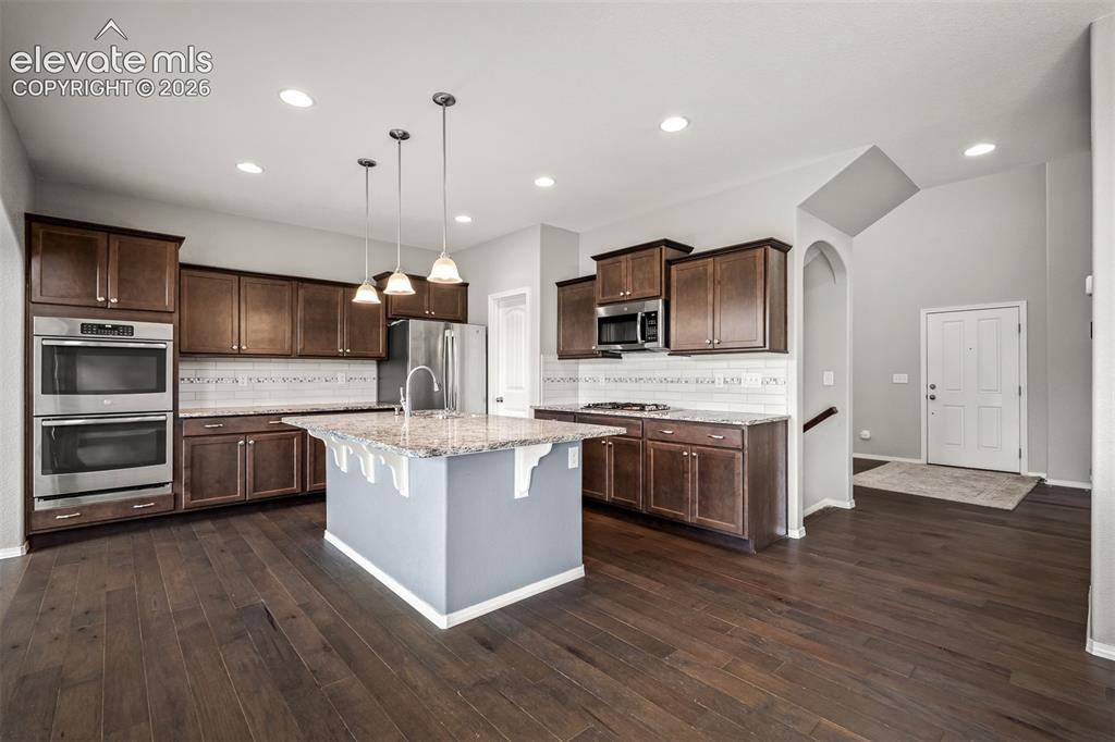 Image 11 of 50: Kitchen