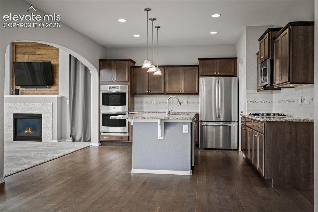 Image 12 of 50: Kitchen