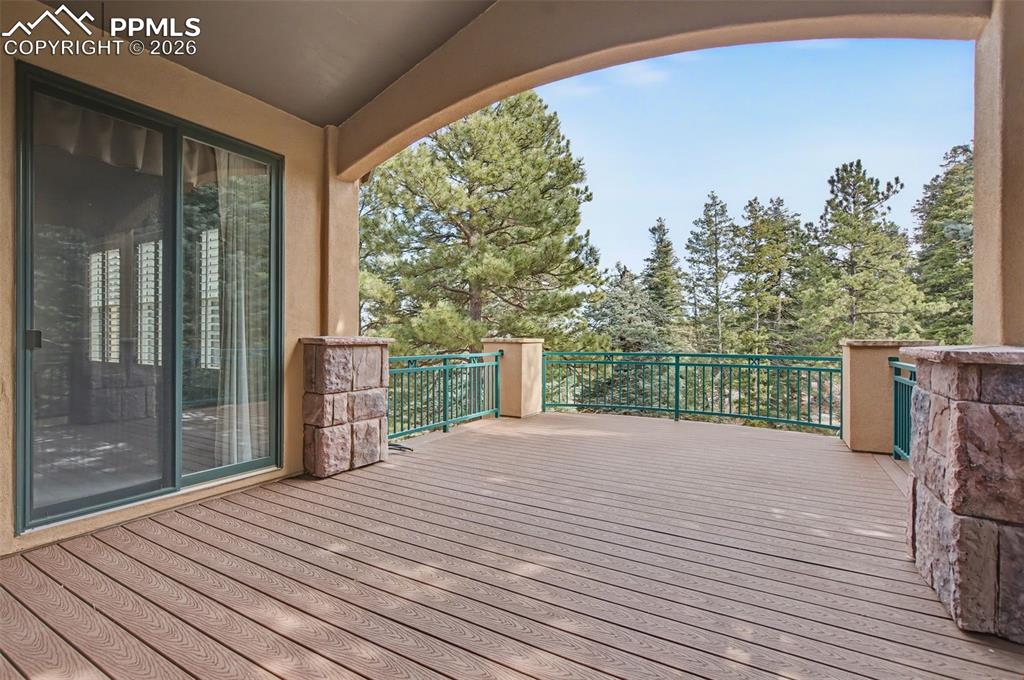 Image 19 of 49: Deck