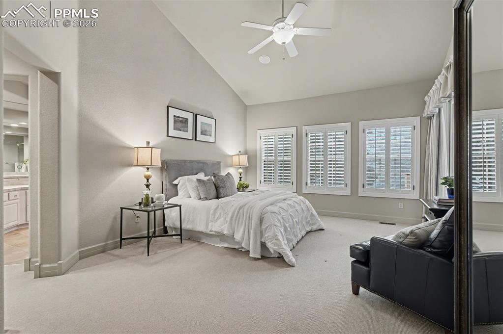 Image 21 of 49: Bedroom