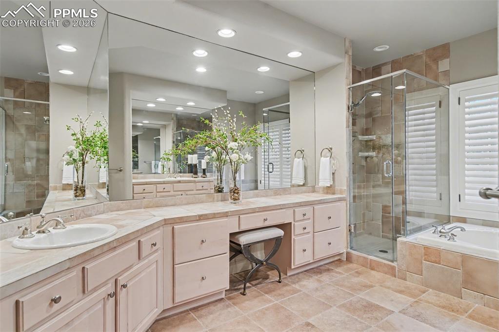 Image 25 of 49: Bathroom