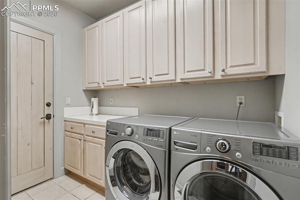 Image 29 of 49: Laundry