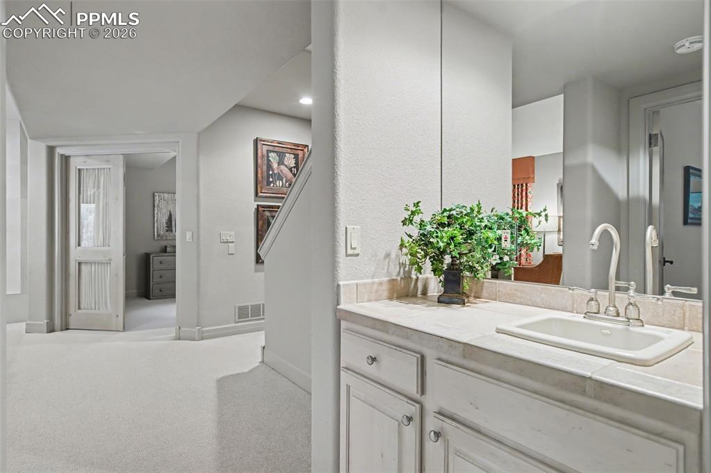 Image 35 of 49: Bathroom