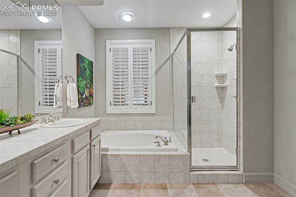 Image 39 of 49: Bathroom