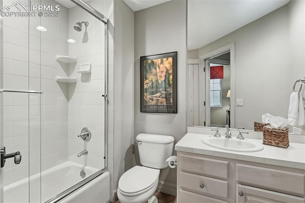 Image 41 of 49: Bathroom