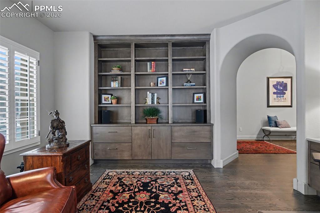 Image 6 of 49: Sitting Room