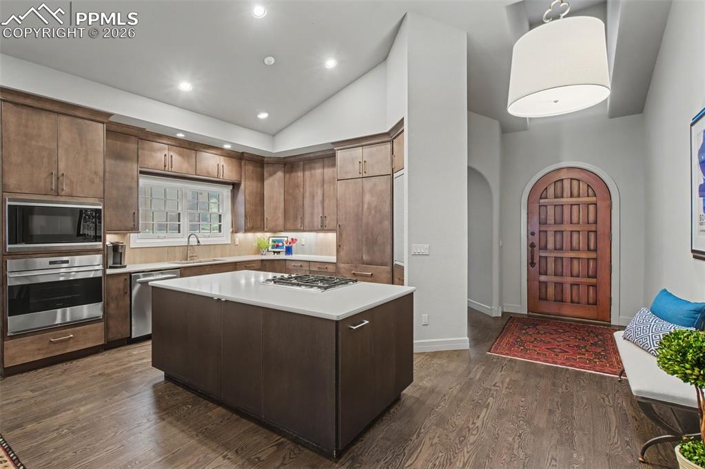 Image 7 of 49: Kitchen