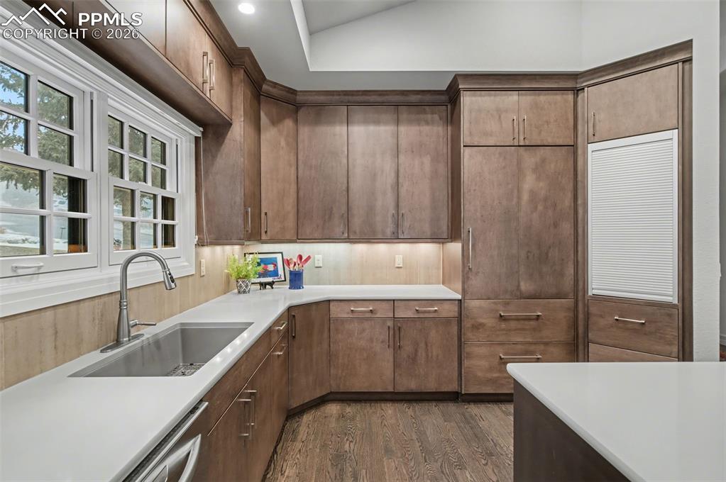 Image 9 of 49: Kitchen