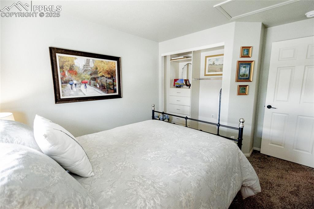 Image 12 of 33: Upper bedroom 2