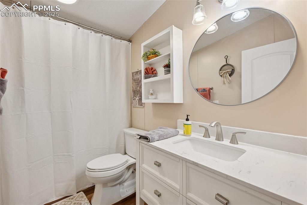 Image 33 of 33: Second bathroom with tub/shower combination.