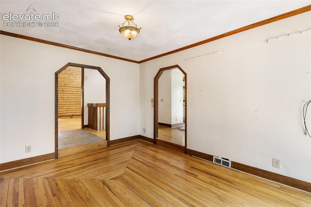 Image 10 of 48: Dining Area