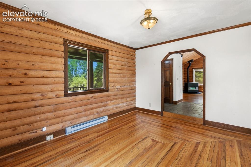 Image 11 of 48: Dining Area