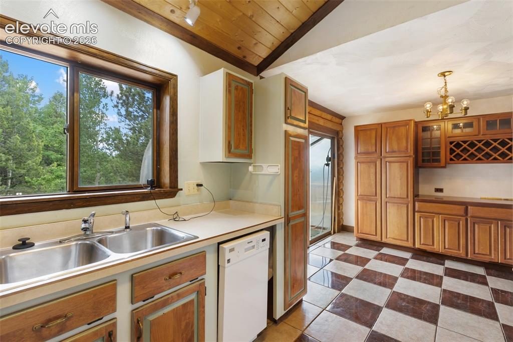 Image 16 of 48: Kitchen