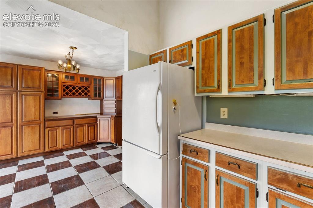 Image 17 of 48: Kitchen