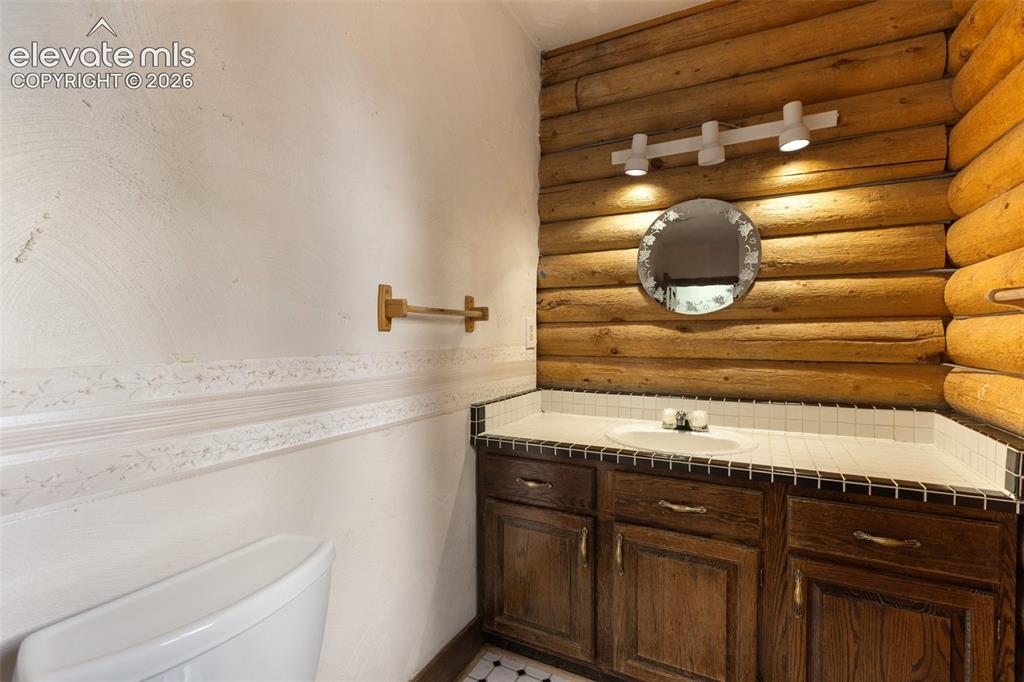 Image 21 of 48: Bathroom