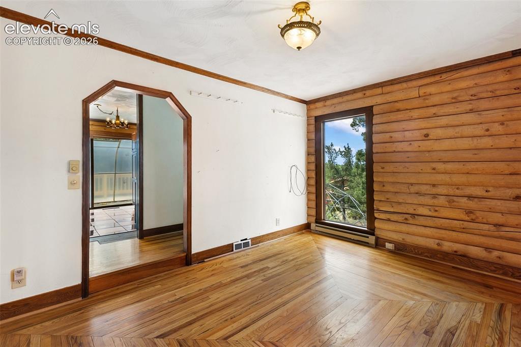 Image 9 of 48: Dining Area