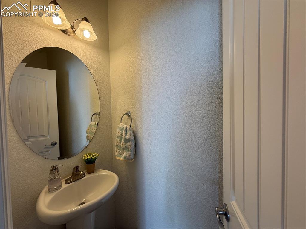 Image 13 of 42: Bathroom